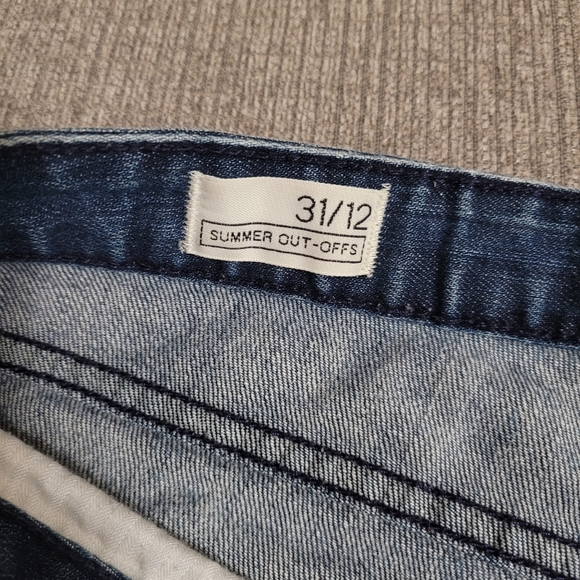 GAP Summer Out Offs Denim Shorts Distressed Hem Size 31 / 12 - Picture 3 of 5